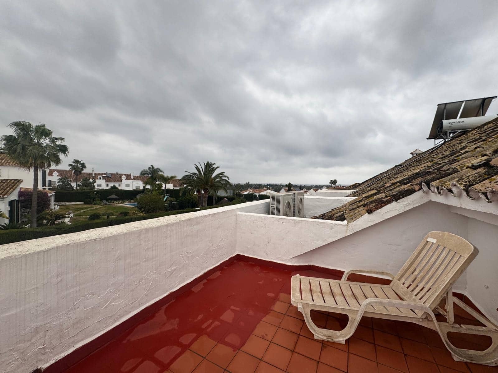 4 bedroom Townhouse for sale in Estepona with pool garage - € 545,000 (Ref: 9647844)