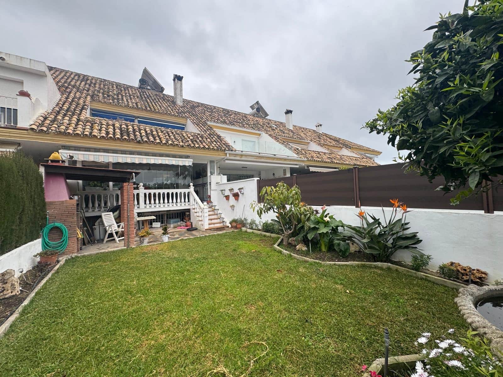 4 bedroom Townhouse for sale in Estepona with pool garage - € 545,000 (Ref: 9647844)