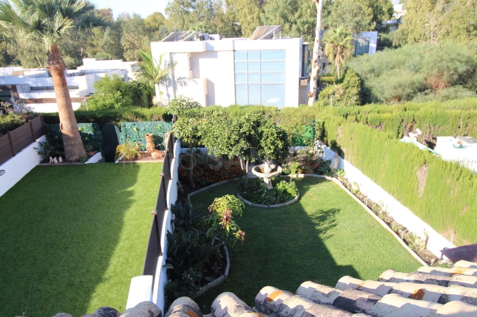 4 bedroom Townhouse for sale in Estepona with pool garage - € 545,000 (Ref: 9647844)