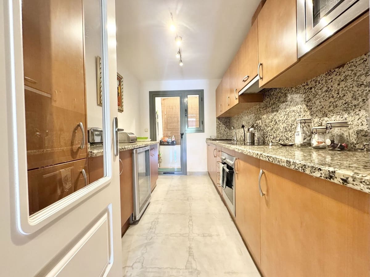 2 soverom Leilighet til salgs i Benahavis med svømmebasseng garasje - € 550 000 (Ref: 9651267)