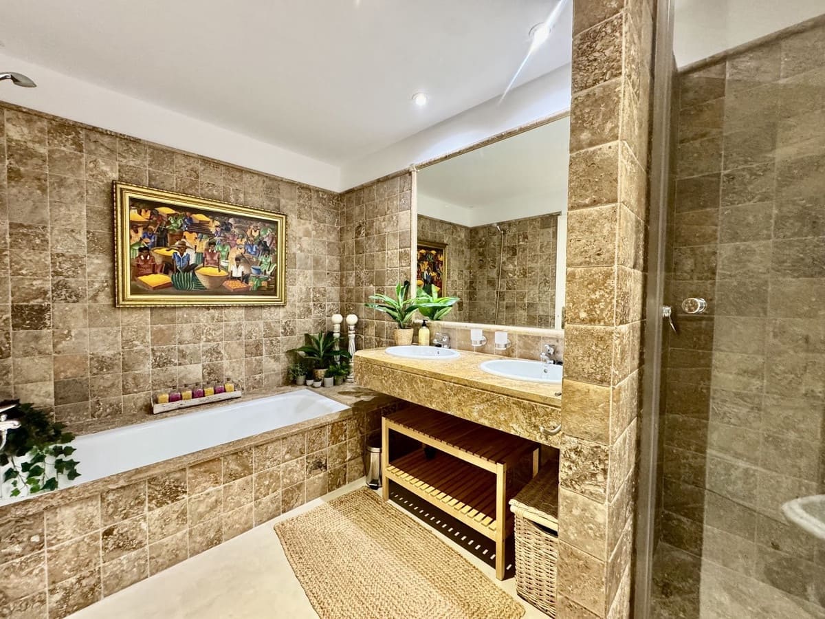 2 soverom Leilighet til salgs i Benahavis med svømmebasseng garasje - € 550 000 (Ref: 9651267)