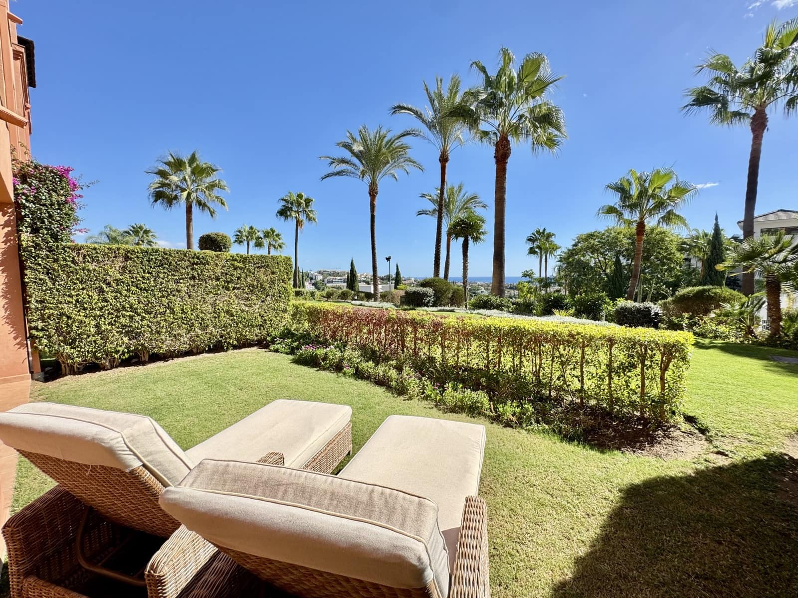 2 soverom Leilighet til salgs i Benahavis med svømmebasseng garasje - € 550 000 (Ref: 9651267)