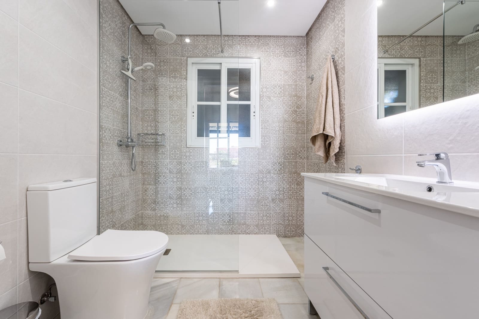 Casa de 4 habitaciones en Estepona en venta con piscina garaje - 550.000 € (Ref: 9666124)