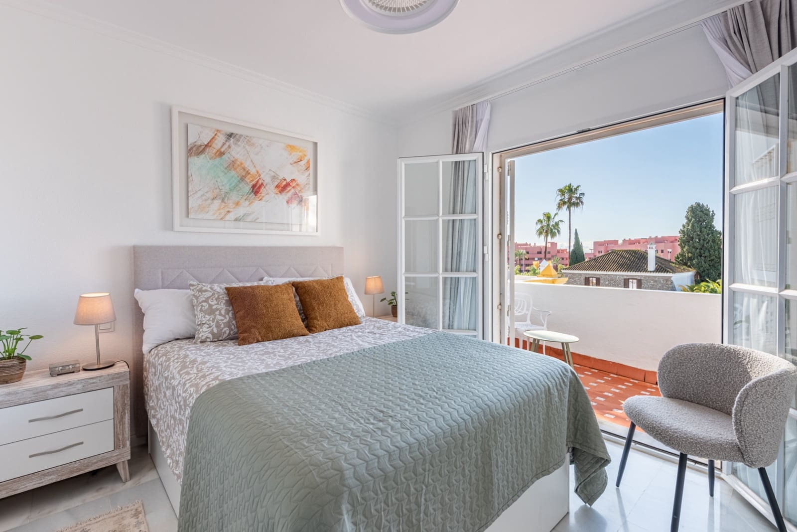 Casa de 4 habitaciones en Estepona en venta con piscina garaje - 550.000 € (Ref: 9666124)