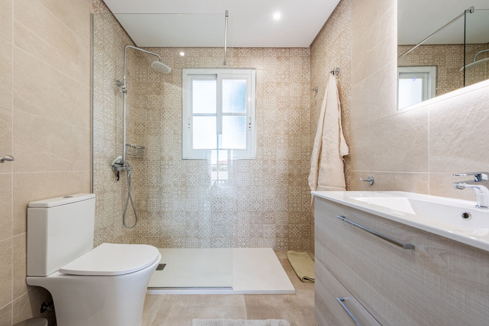 Casa de 4 habitaciones en Estepona en venta con piscina garaje - 550.000 € (Ref: 9666124)