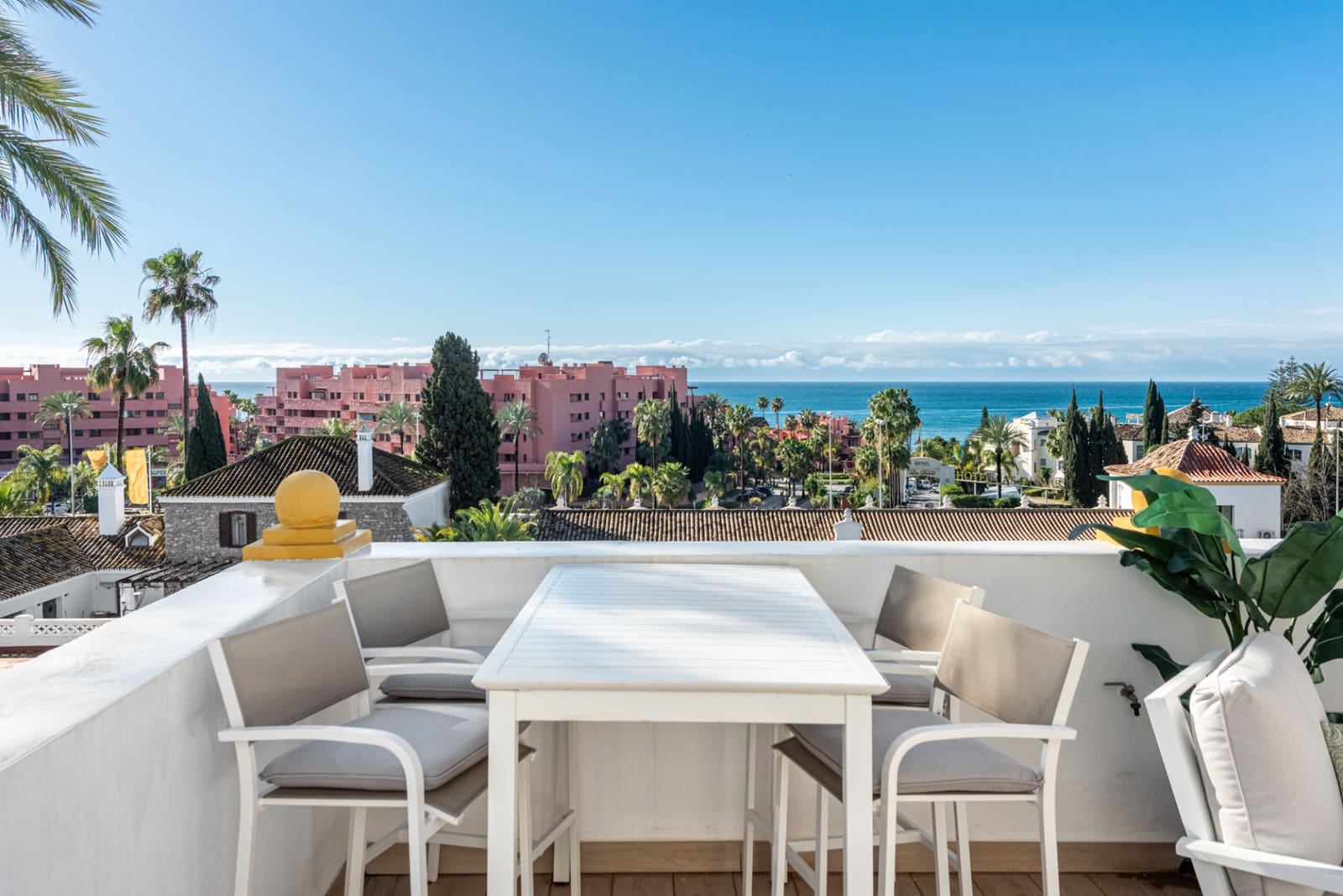 Casa de 4 habitaciones en Estepona en venta con piscina garaje - 550.000 € (Ref: 9666124)