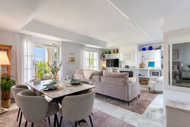 4 chambre Maison de Ville à vendre à Sotoserena, Estepona avec piscine garage - 550 000 € (Ref: 9666124)