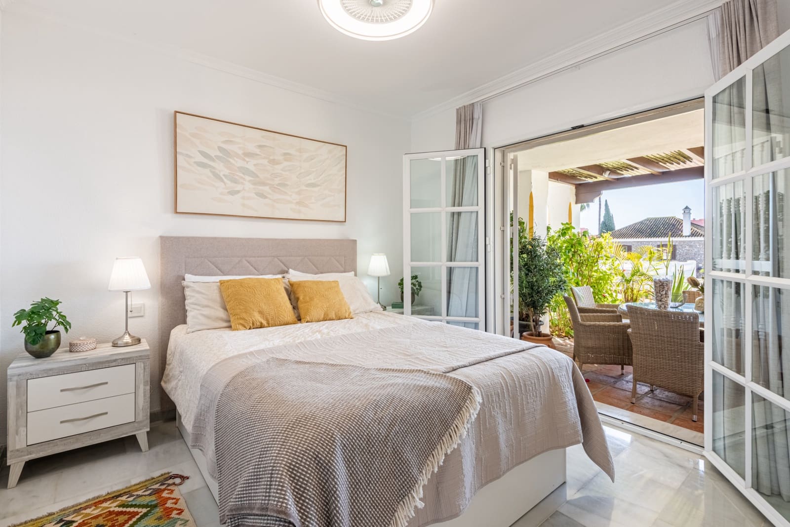 Casa de 4 habitaciones en Estepona en venta con piscina garaje - 550.000 € (Ref: 9666124)