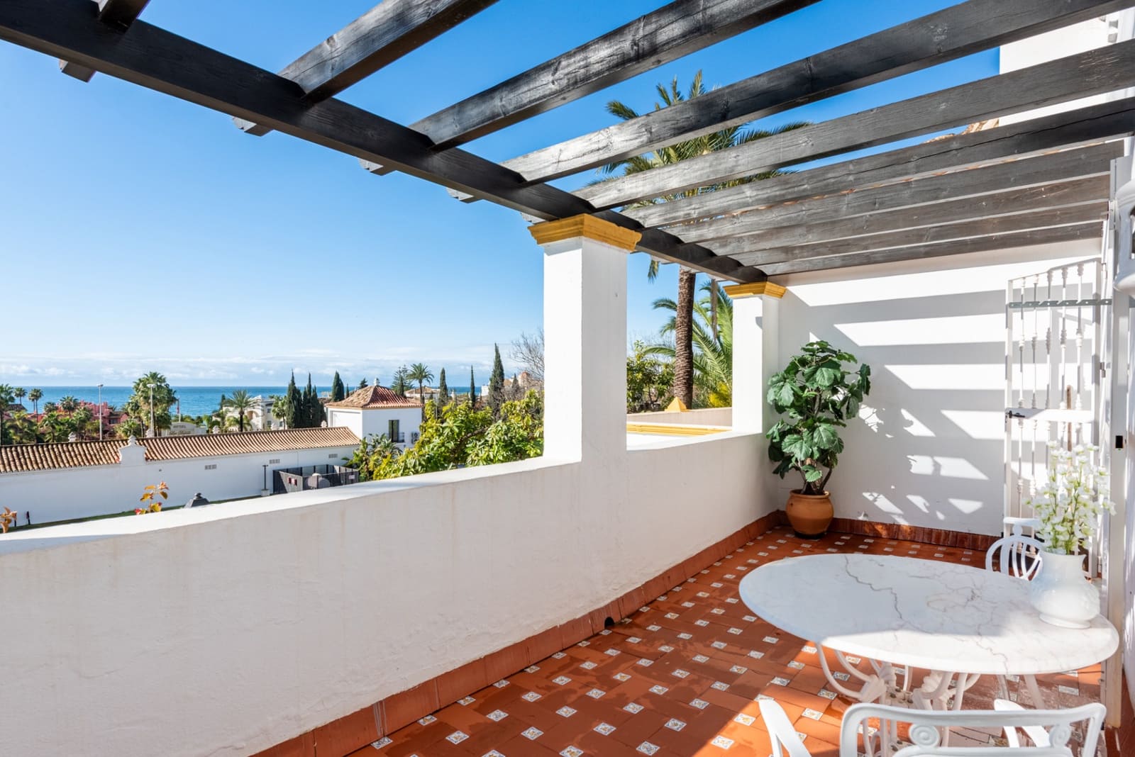 Casa de 4 habitaciones en Estepona en venta con piscina garaje - 550.000 € (Ref: 9666124)