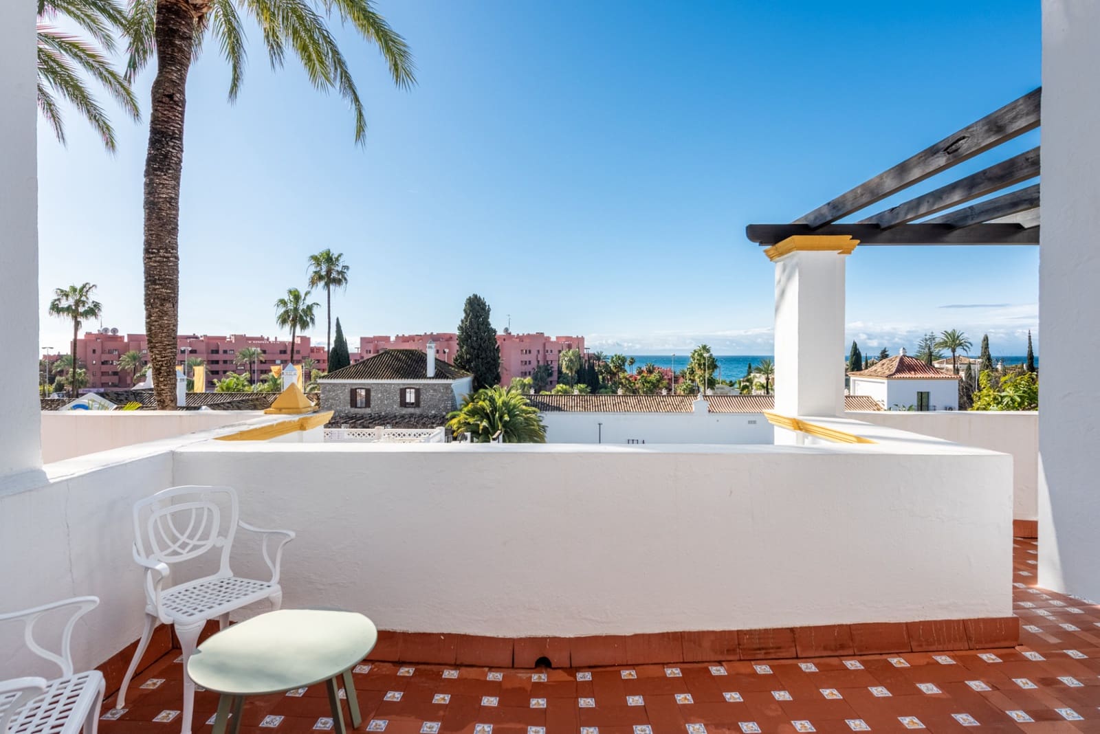 Casa de 4 habitaciones en Estepona en venta con piscina garaje - 550.000 € (Ref: 9666124)