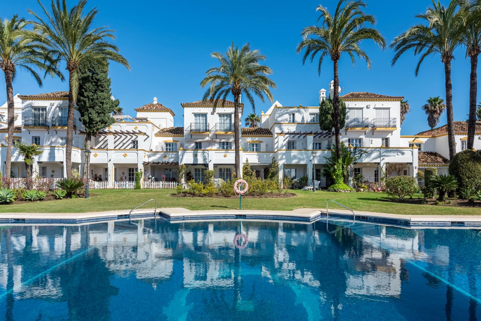 Casa de 4 habitaciones en Estepona en venta con piscina garaje - 550.000 € (Ref: 9666124)