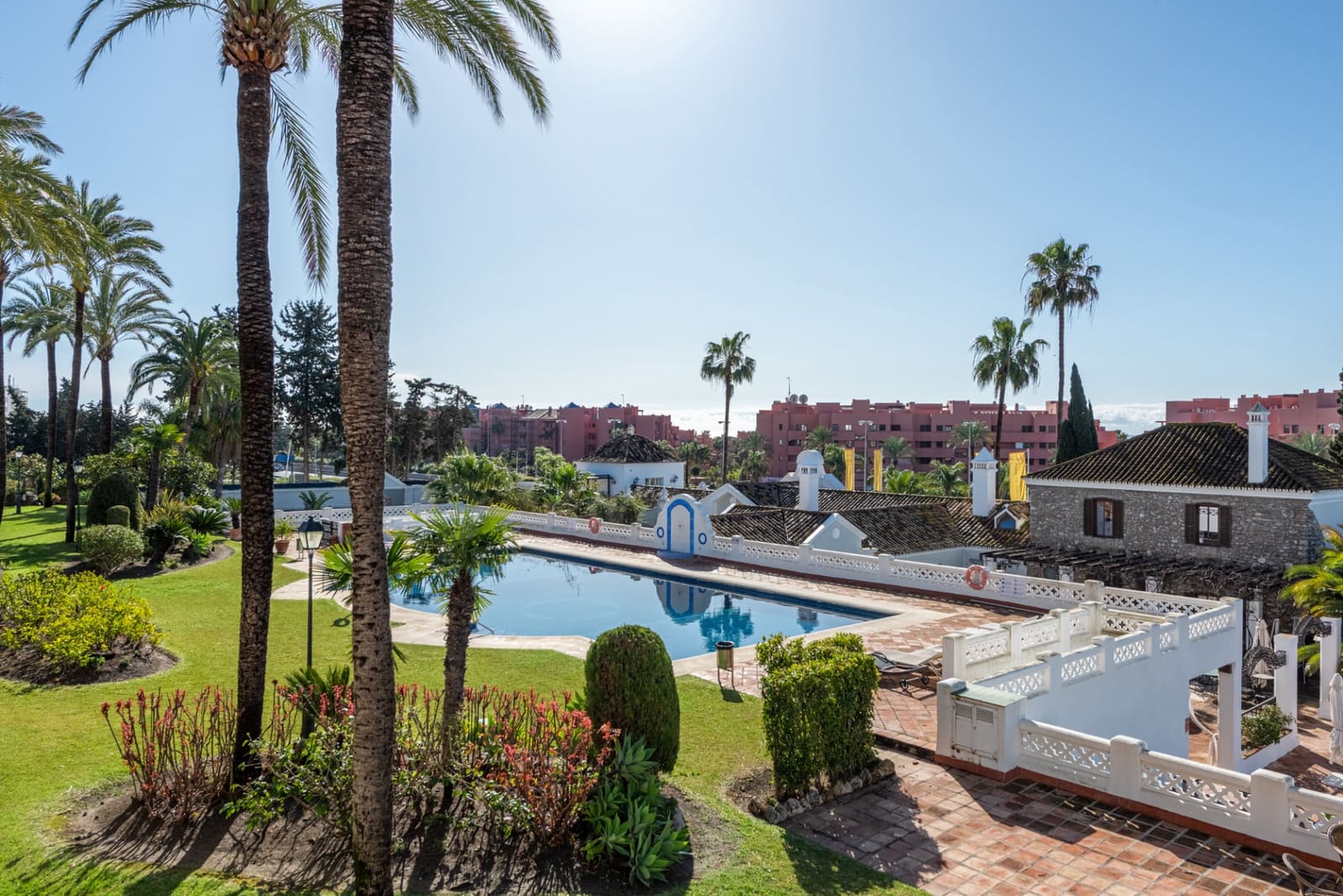 Casa de 4 habitaciones en Estepona en venta con piscina garaje - 550.000 € (Ref: 9666124)