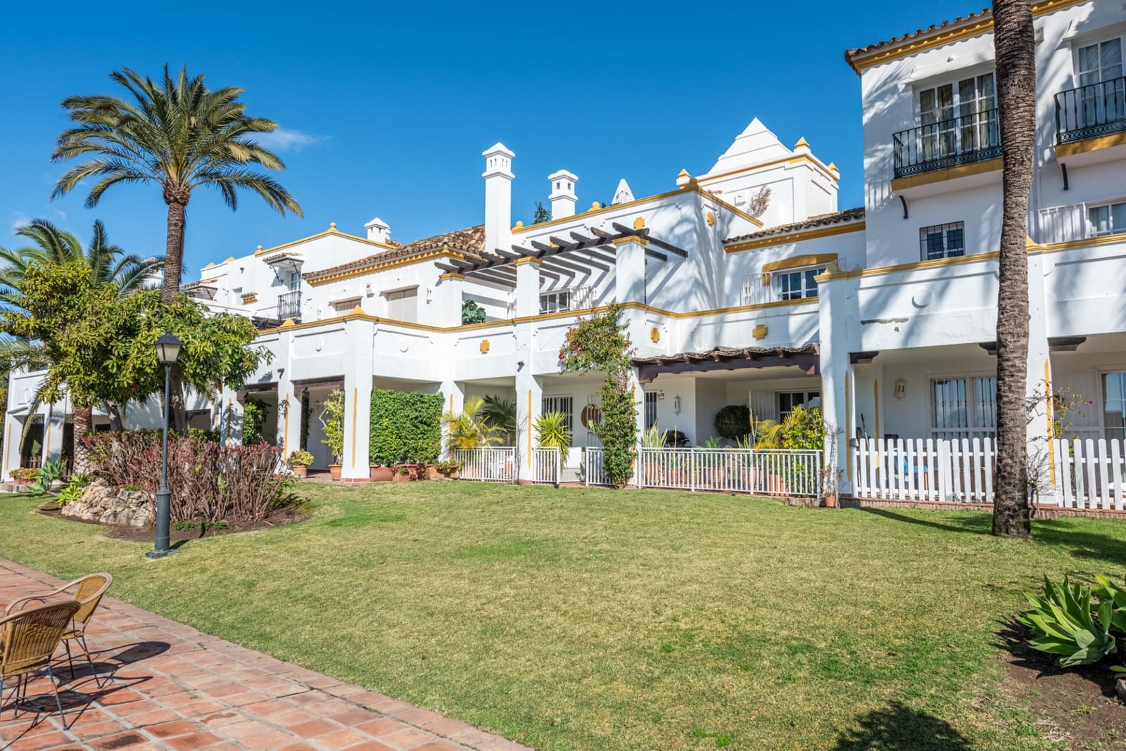 Casa de 4 habitaciones en Estepona en venta con piscina garaje - 550.000 € (Ref: 9666124)