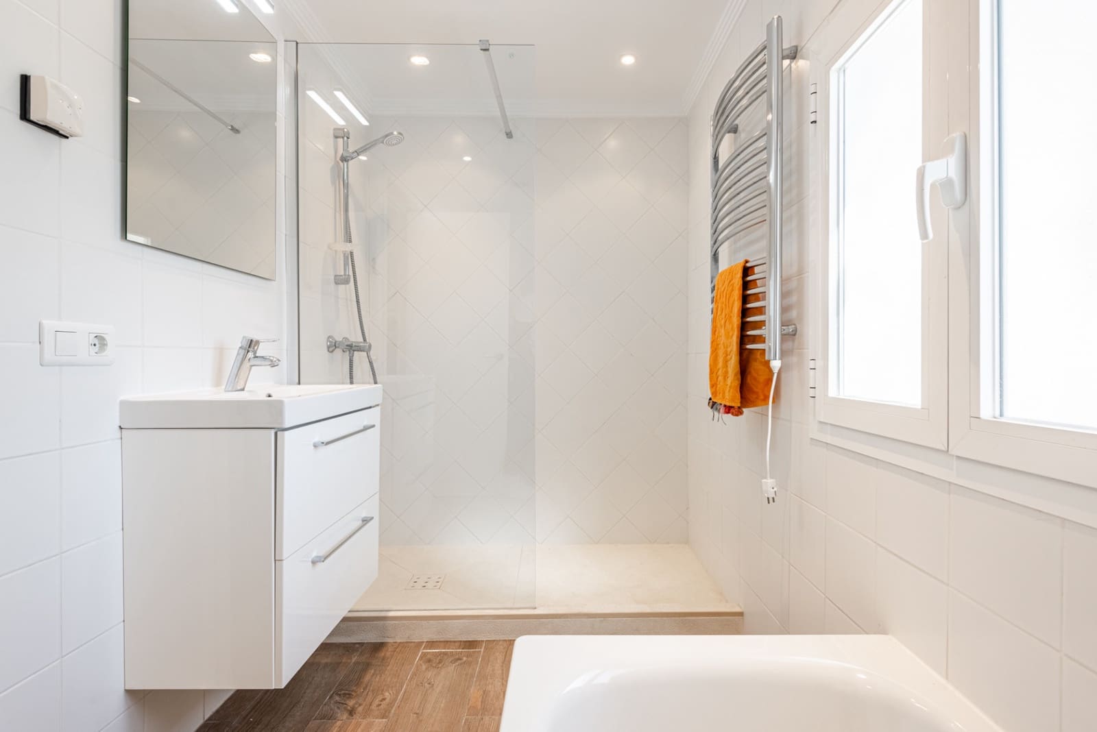 4 bedroom Villa for sale in Benahavis with pool garage - € 1,150,000 (Ref: 9670136)