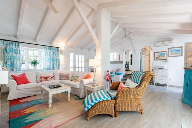 4 soveværelse Villa til salg i Los Arqueros - Puerto del Almendro, Benahavís med swimmingpool garage - € 1.150.000 (Ref: 9670136)