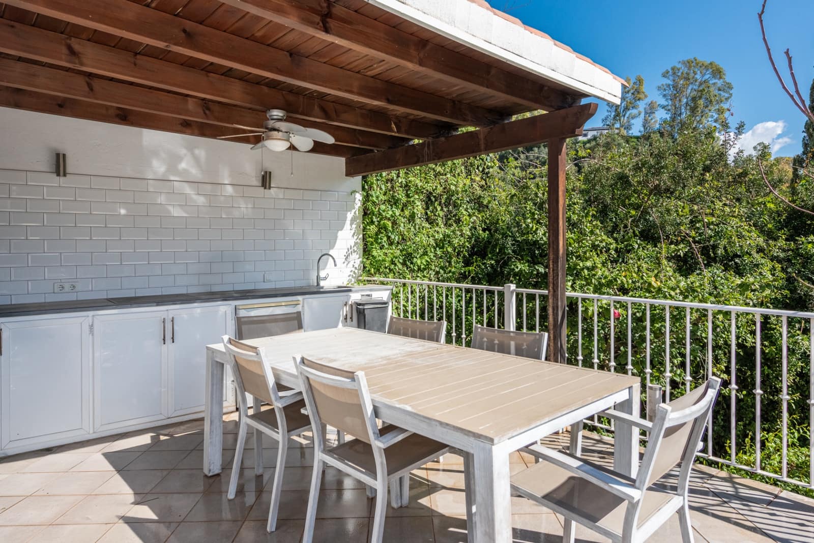 4 soveværelse Villa til salg i Benahavis med swimmingpool garage - € 1.150.000 (Ref: 9670136)