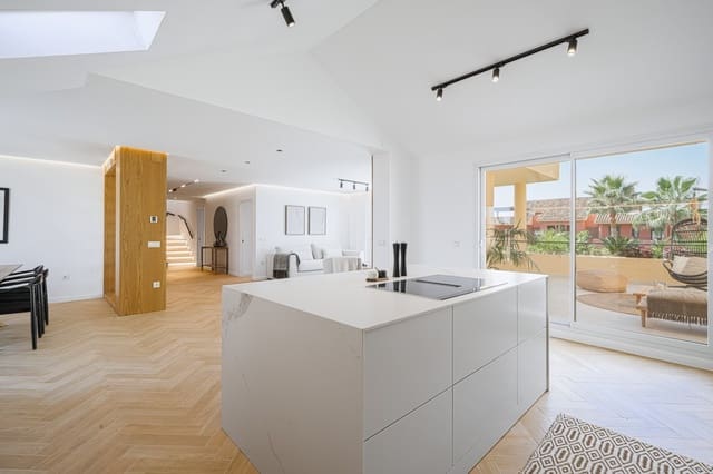 3 sovrum Takvåning till salu i Cancelada, Estepona med pool garage - 995 000 € (Ref: 9690287)