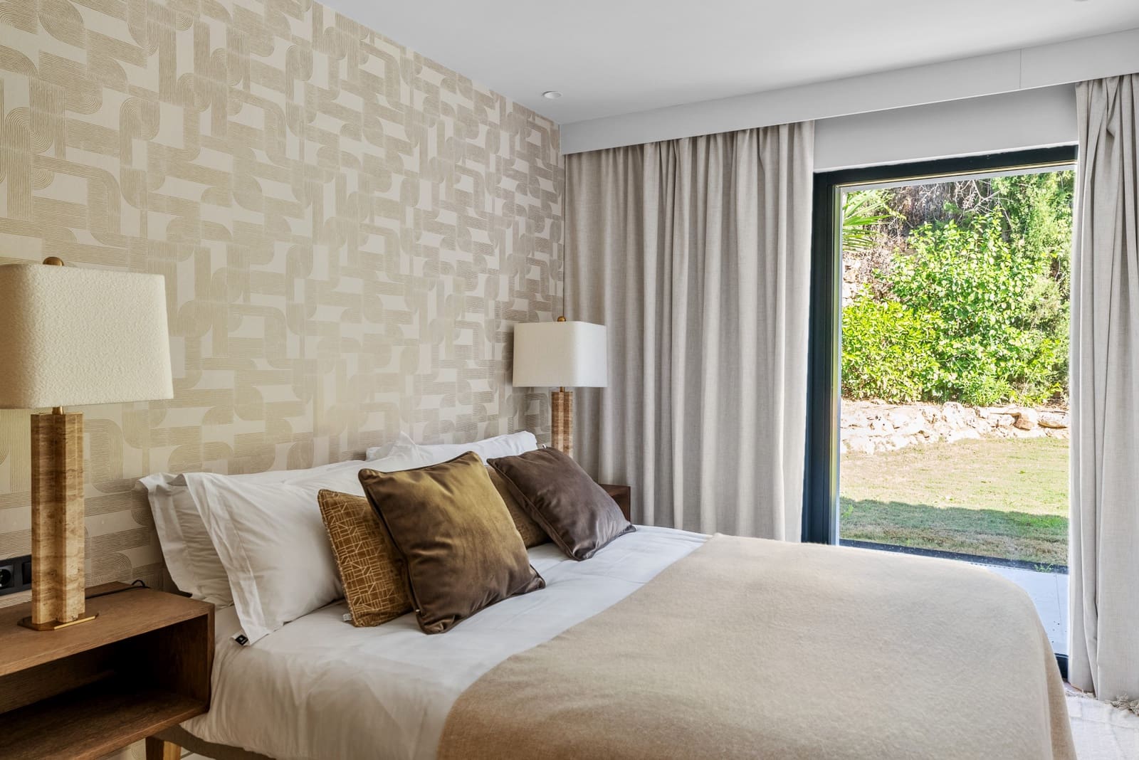 4 bedroom Villa for sale in Nueva Andalucia with pool garage - € 2,895,000 (Ref: 9701388)