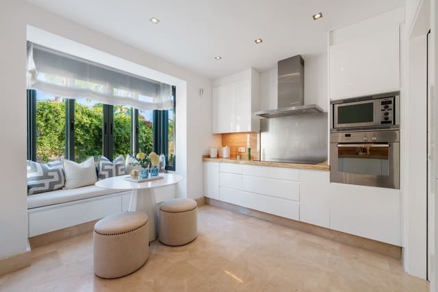 4 Zimmer Villa zu verkaufen in Los Naranjos, Marbella mit Pool Garage - 4.390.000 € (Ref: 9747742)