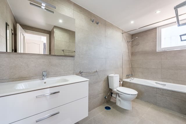 4 soverom Hus til salgs i Atalaya-Isdabe, Estepona med svømmebasseng garasje - € 499 000 (Ref: 9755503)