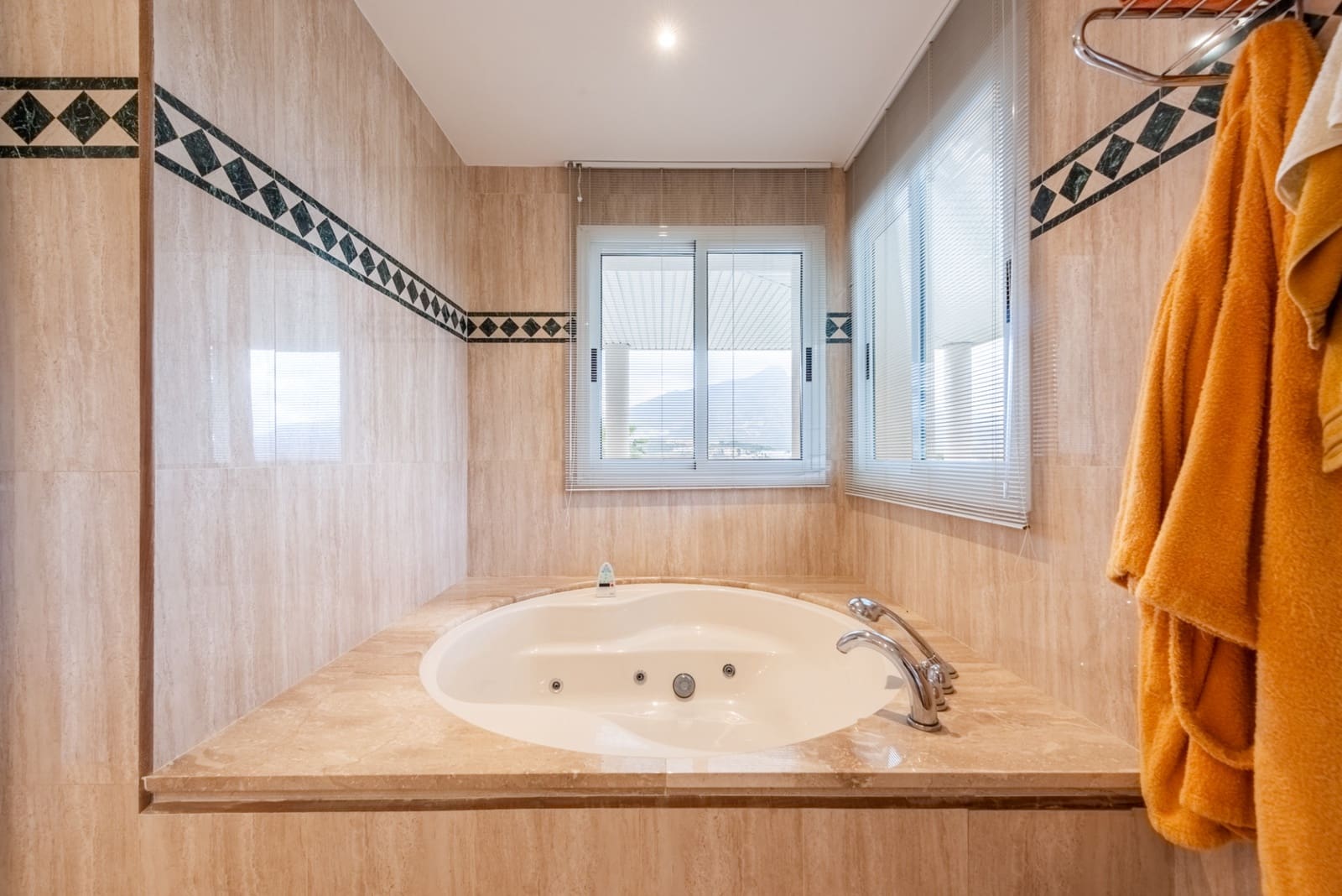 Apartamento de 3 habitaciones en Marbella en venta con piscina garaje - 1.150.000 € (Ref: 9772837)