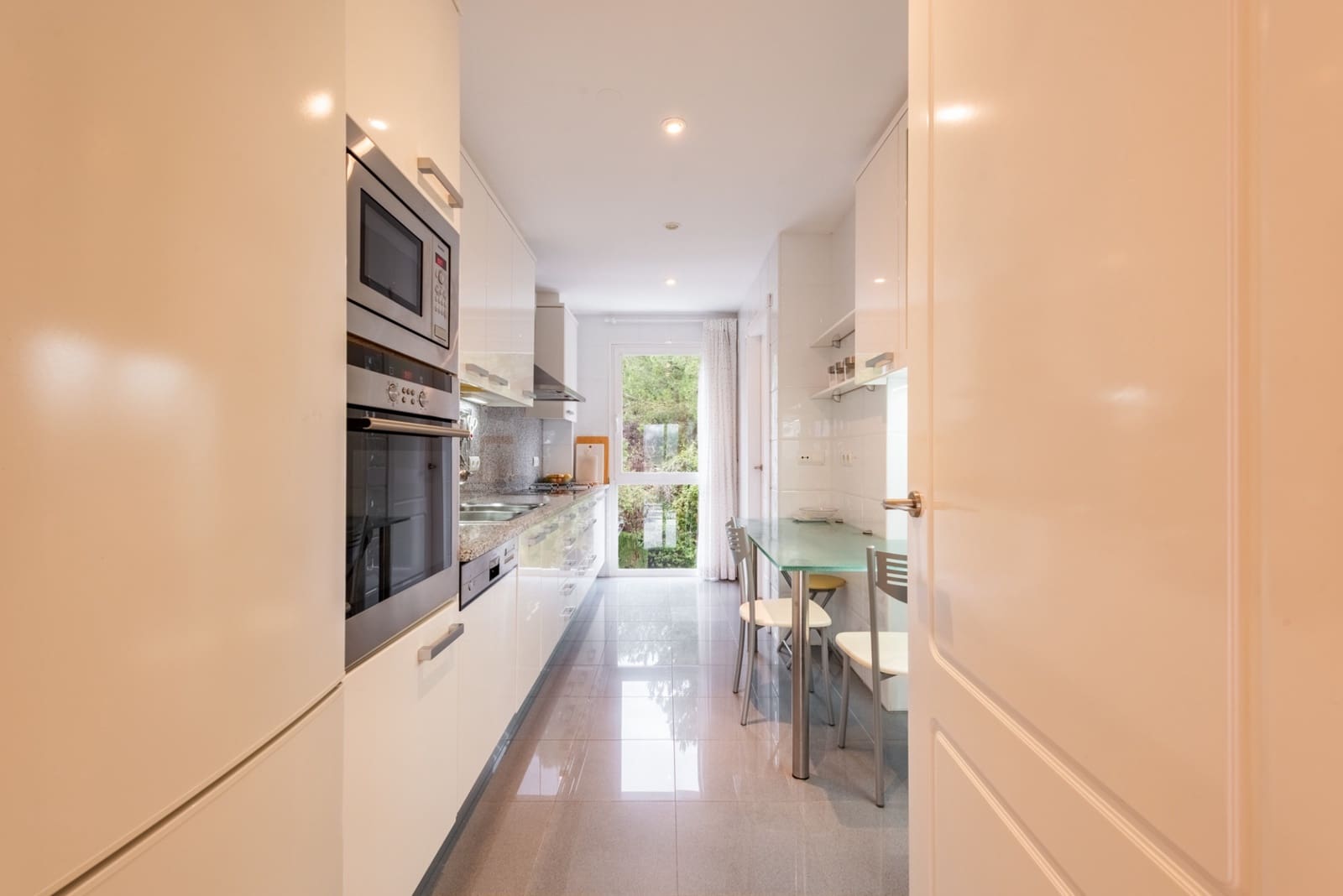 Apartamento de 3 habitaciones en Marbella en venta con piscina garaje - 1.150.000 € (Ref: 9772837)