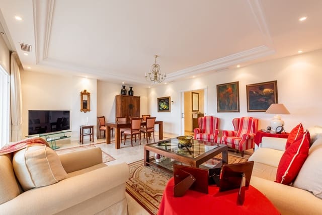 Apartamento de 3 habitaciones en Las Brisas, Marbella en venta con piscina garaje - 1.150.000 € (Ref: 9772837)