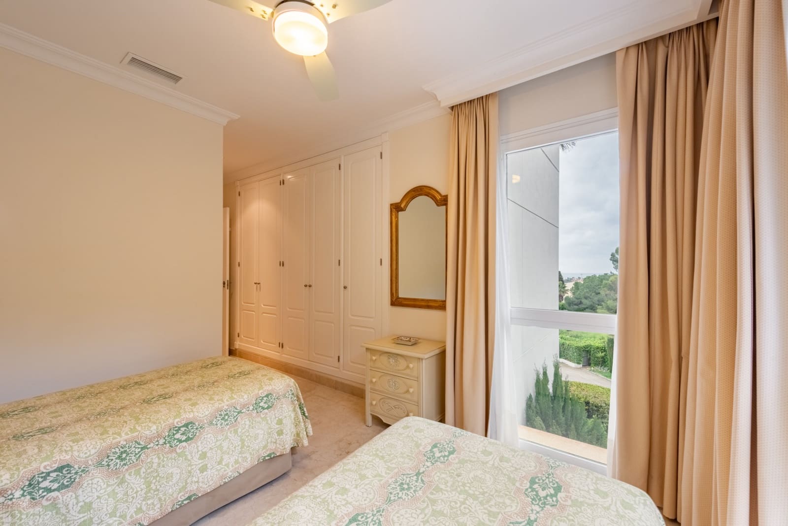 Apartamento de 3 habitaciones en Marbella en venta con piscina garaje - 1.150.000 € (Ref: 9772837)