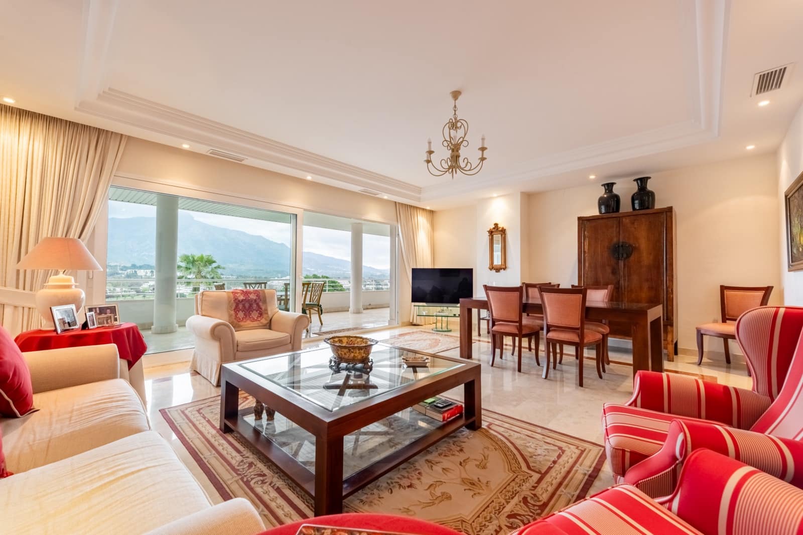 Apartamento de 3 habitaciones en Marbella en venta con piscina garaje - 1.150.000 € (Ref: 9772837)