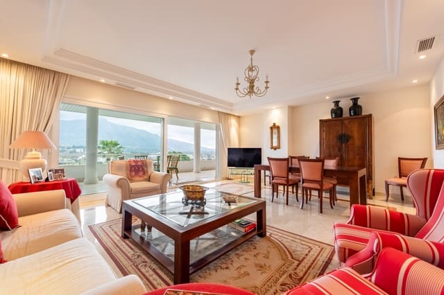 Apartamento de 3 habitaciones en Las Brisas, Marbella en venta con piscina garaje - 1.150.000 € (Ref: 9772837)