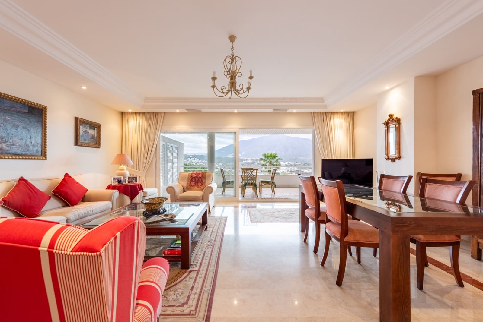 Apartamento de 3 habitaciones en Marbella en venta con piscina garaje - 1.150.000 € (Ref: 9772837)