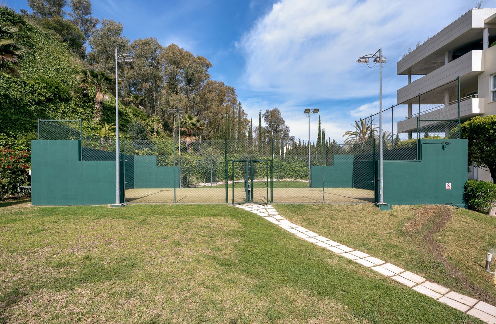 Apartamento de 3 habitaciones en Marbella en venta con piscina garaje - 1.150.000 € (Ref: 9772837)