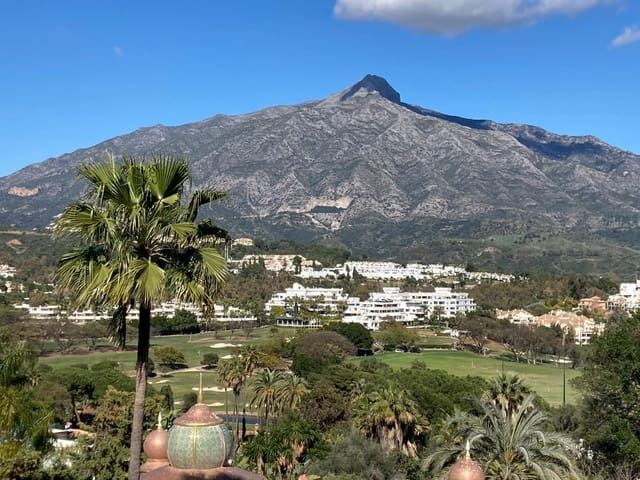 3 slaapkamer Appartement te koop in Las Brisas, Marbella met zwembad garage - € 1.150.000 (Ref: 9772837)