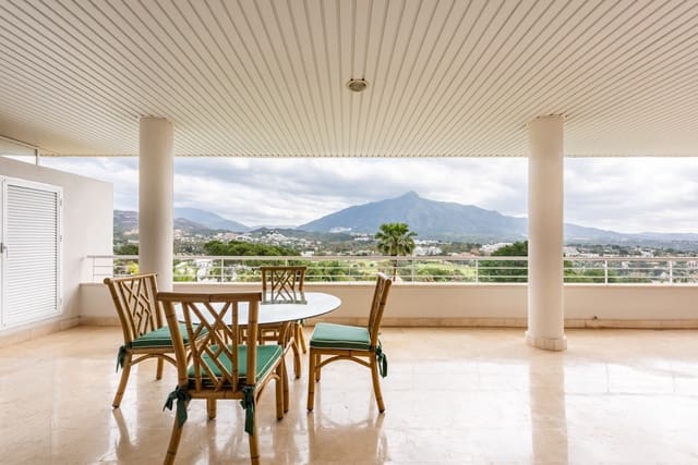 3 slaapkamer Appartement te koop in Las Brisas, Marbella met zwembad garage - € 1.150.000 (Ref: 9772837)