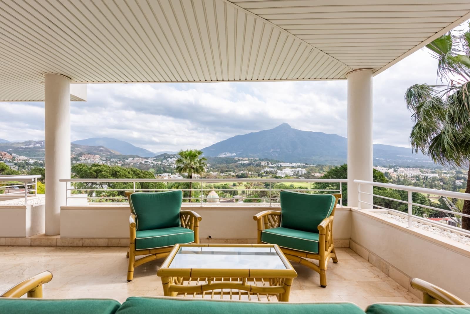 Apartamento de 3 habitaciones en Marbella en venta con piscina garaje - 1.150.000 € (Ref: 9772837)