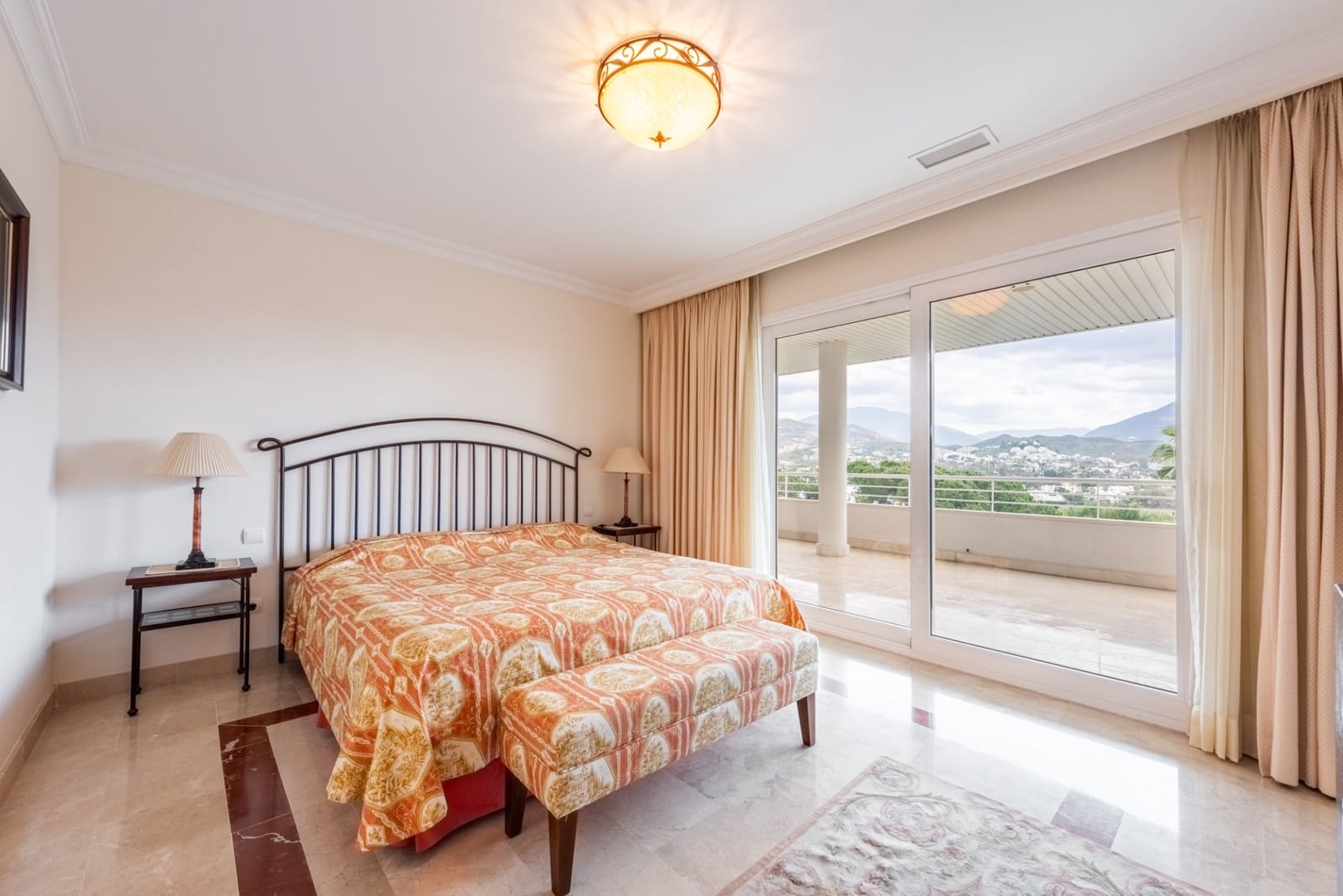 Apartamento de 3 habitaciones en Marbella en venta con piscina garaje - 1.150.000 € (Ref: 9772837)