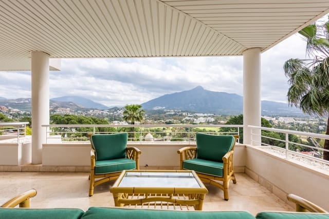 3 slaapkamer Appartement te koop in Las Brisas, Marbella met zwembad garage - € 1.150.000 (Ref: 9772837)