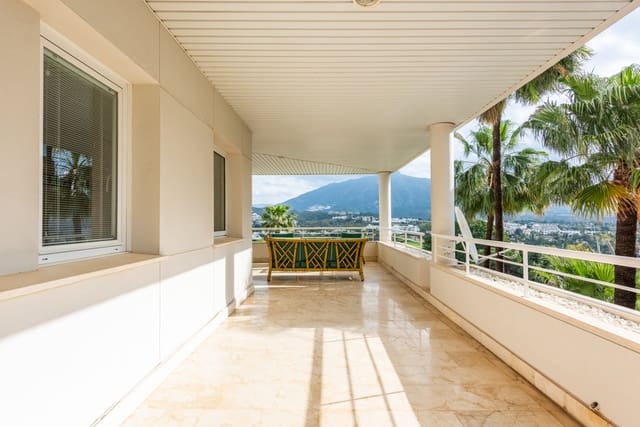3 slaapkamer Appartement te koop in Las Brisas, Marbella met zwembad garage - € 1.150.000 (Ref: 9772837)