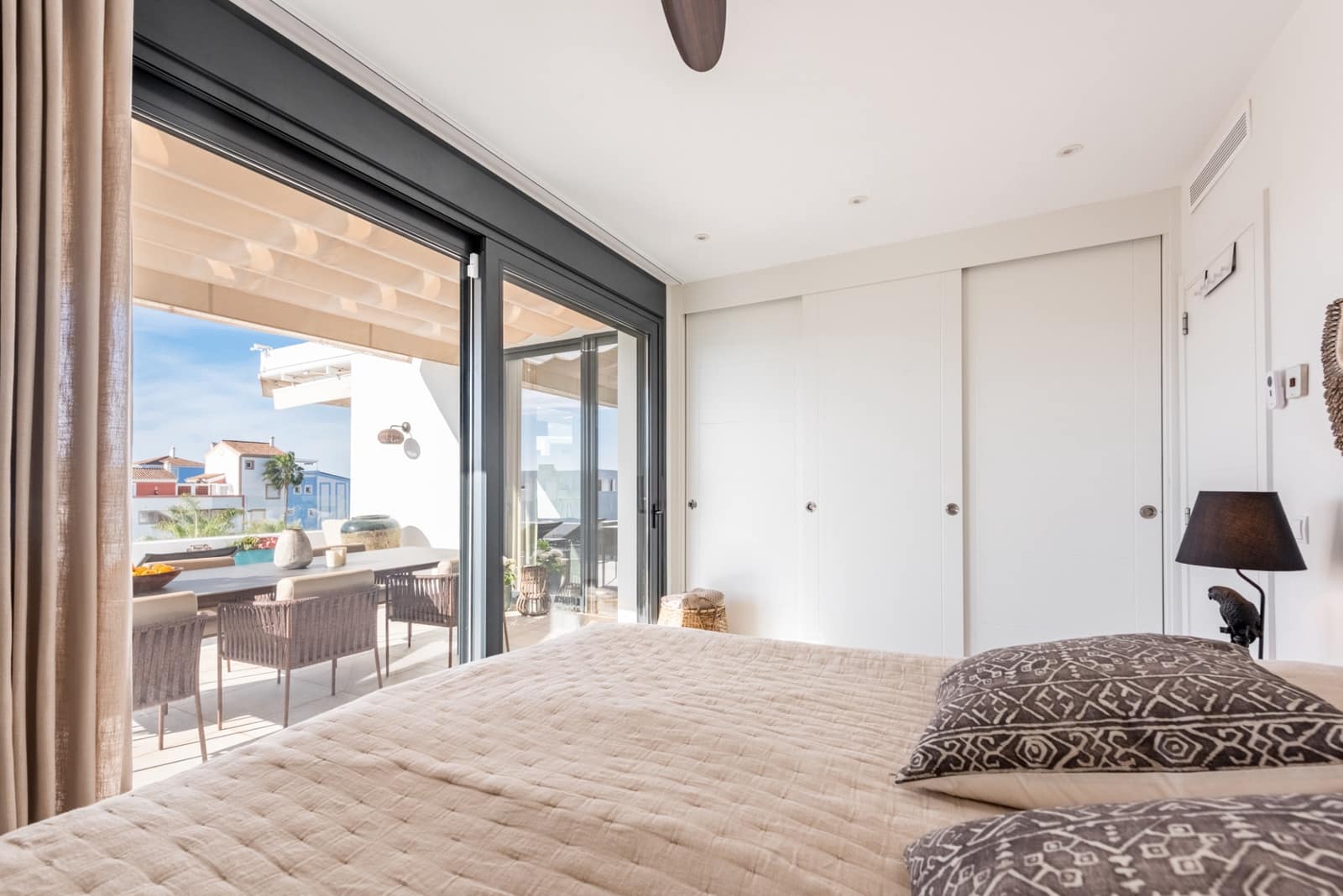 3 sypialnia Penthouse na sprzedaż w Estepona z basenem garażem - 1 000 000 € (Ref: 9777846)