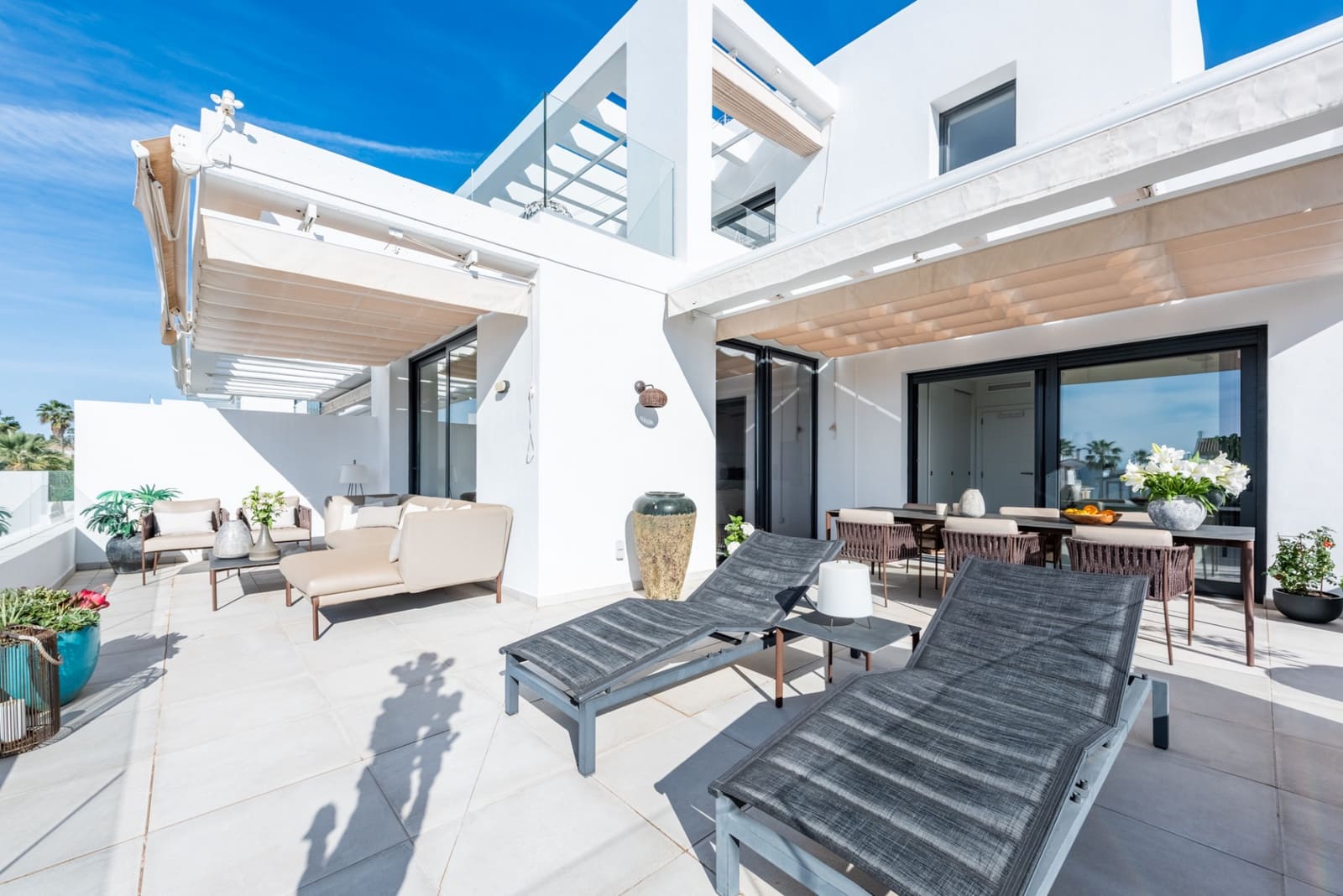 3 sypialnia Penthouse na sprzedaż w Estepona z basenem garażem - 1 000 000 € (Ref: 9777846)