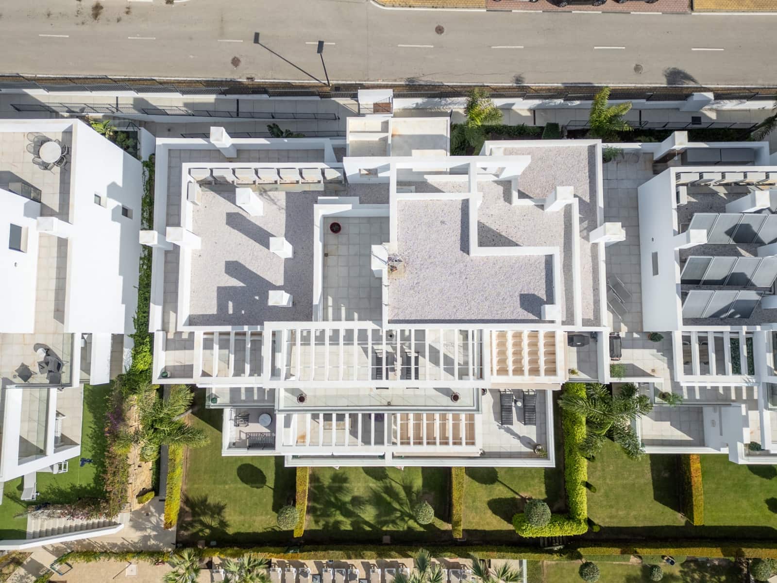 3 sypialnia Penthouse na sprzedaż w Estepona z basenem garażem - 1 000 000 € (Ref: 9777846)