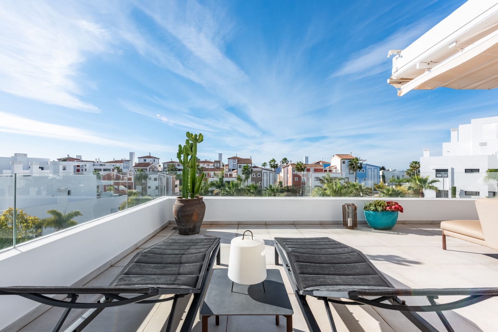 Ático de 3 habitaciones en Estepona en venta con piscina garaje - 997.000 € (Ref: 9777846)