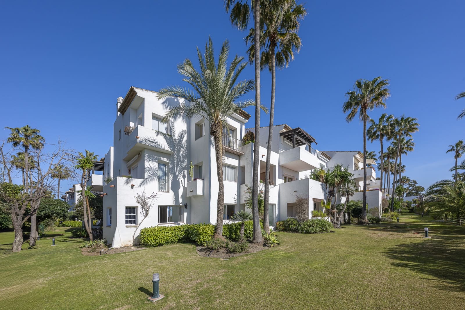 3 chambre Appartement à vendre à Costalita avec piscine garage - 1 495 000 € (Ref: 9780311)