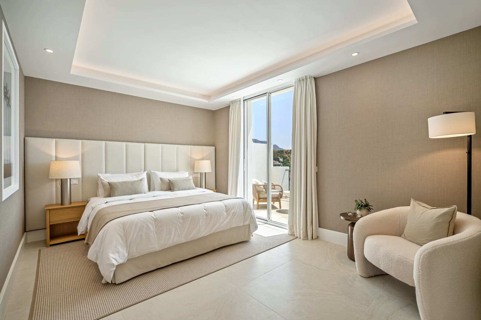 4 soveværelse Byhus til salg i La Quinta med swimmingpool garage - € 1.795.000 (Ref: 9790846)