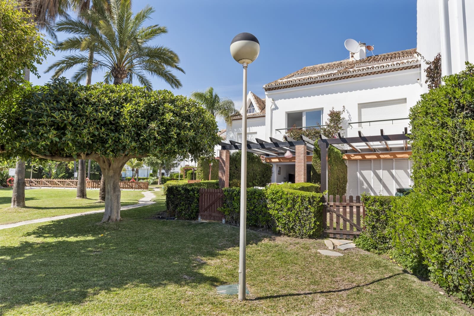 3 slaapkamer Huis te koop in Estepona met zwembad garage - € 619.000 (Ref: 9794365)