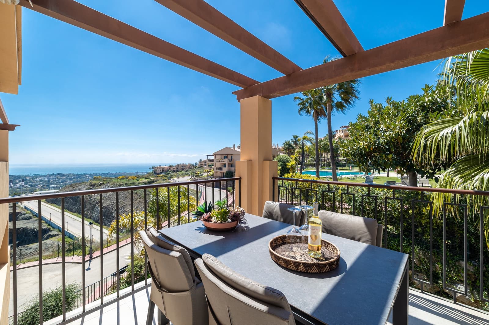 2 slaapkamer Penthouse te koop in Benahavis met zwembad garage - € 750.000 (Ref: 9794367)