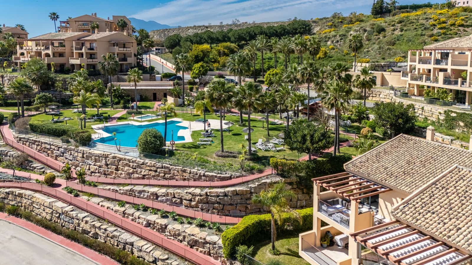 2 slaapkamer Penthouse te koop in Benahavis met zwembad garage - € 750.000 (Ref: 9794367)