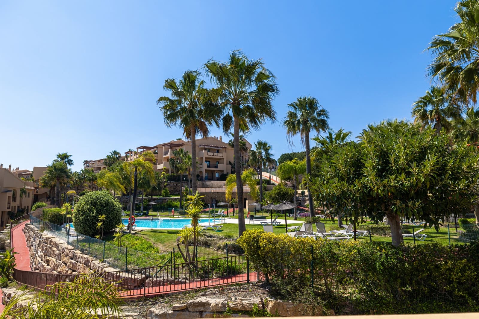 2 slaapkamer Penthouse te koop in Benahavis met zwembad garage - € 750.000 (Ref: 9794367)