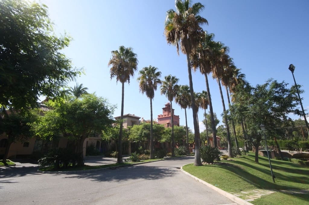 3 sovrum Takvåning till salu i El Paraiso med pool garage - 835 000 € (Ref: 9794369)