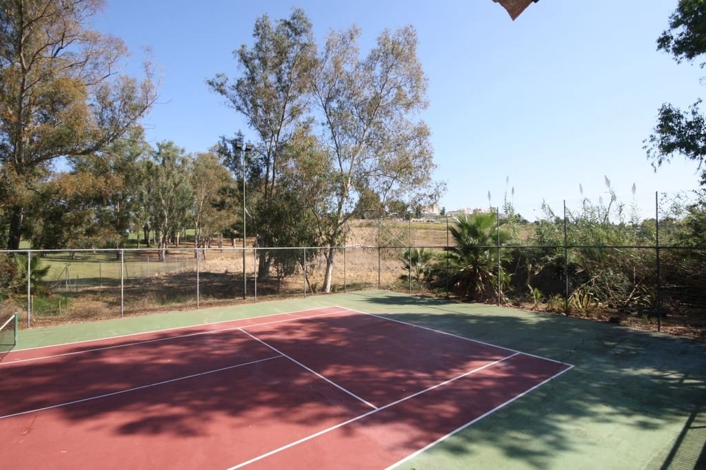 3 sovrum Takvåning till salu i El Paraiso med pool garage - 835 000 € (Ref: 9794369)